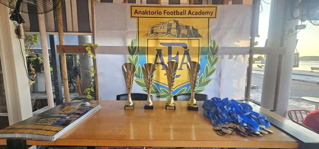 Με απόλυτη επιτυχία πραγματοποιήθηκε η Τελετή Λήξης της αγωνιστικής περιόδου 2025-2026 της Αnaktorio Football Academy, σηματοδοτώντας το τέλος μιας χρονιάς γεμάτης συγκινήσεις, σκληρή δουλειά, πρόοδο και όμορφες στιγμές
