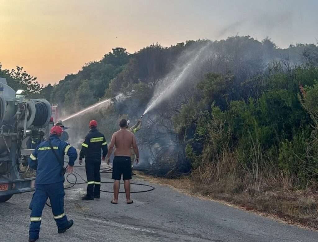 Πυρκαγιά στην περιοχή Λιβαδάκια έξω από την Βόνιτσα